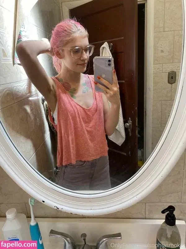 sophiasmokes Onlyfans Photo Gallery 