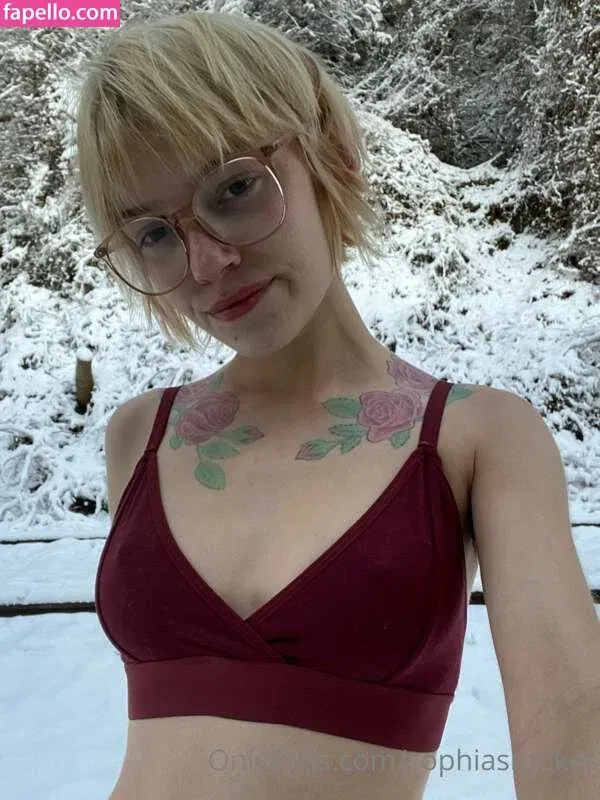 sophiasmokes Onlyfans Photo Gallery 