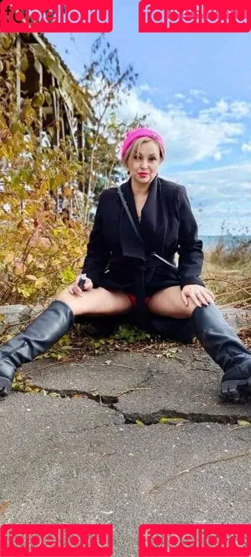YOUR BAD MOMMY Onlyfans Photo Gallery 