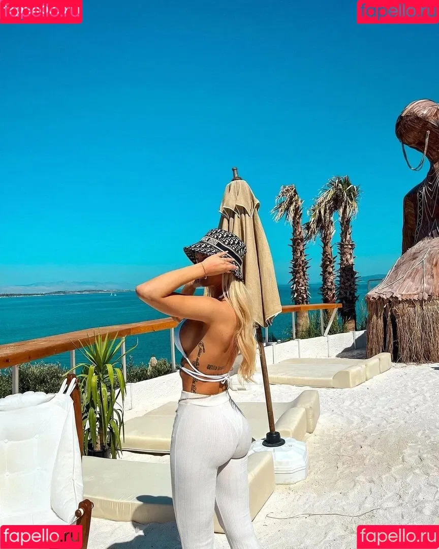 Giulie Hope Santana Onlyfans Photo Gallery 