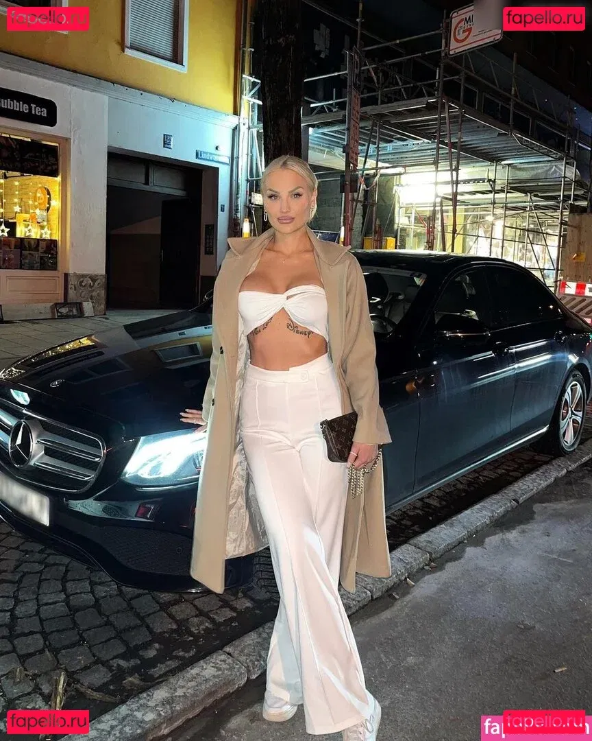 Giulie Hope Santana Onlyfans Photo Gallery 