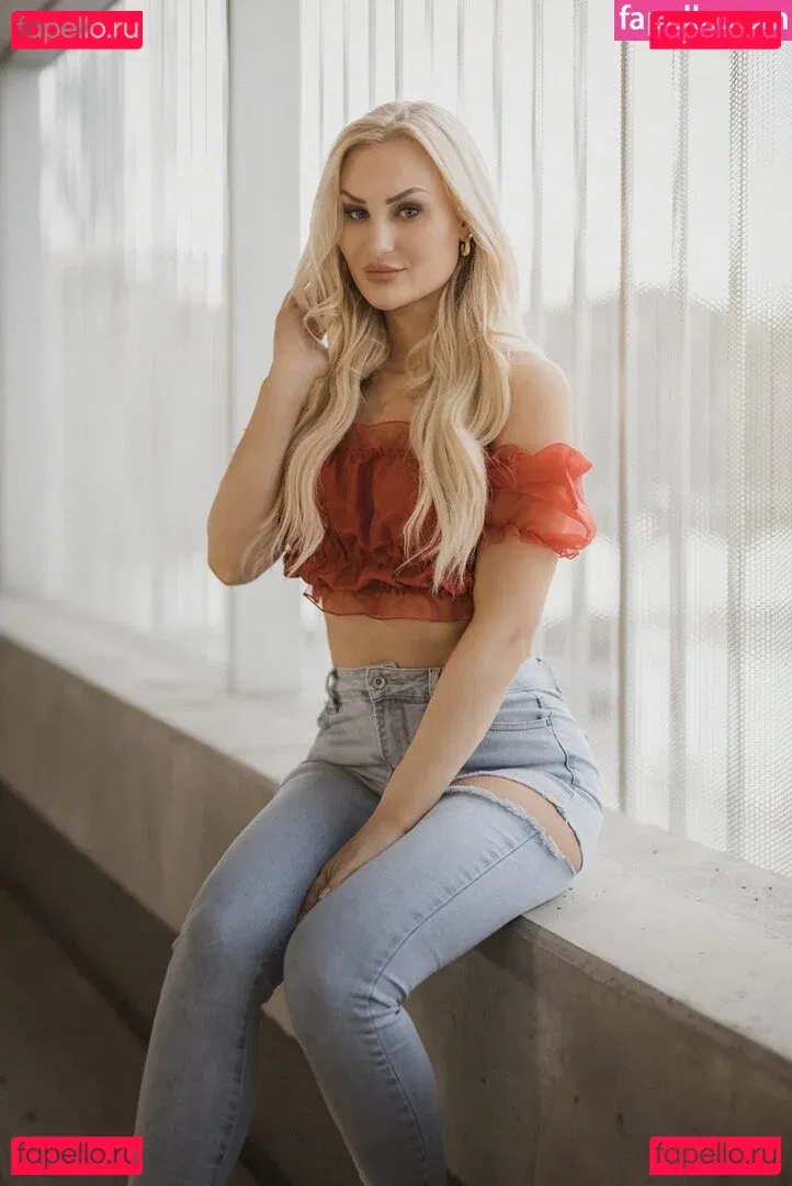 Giulie Hope Santana Onlyfans Photo Gallery 