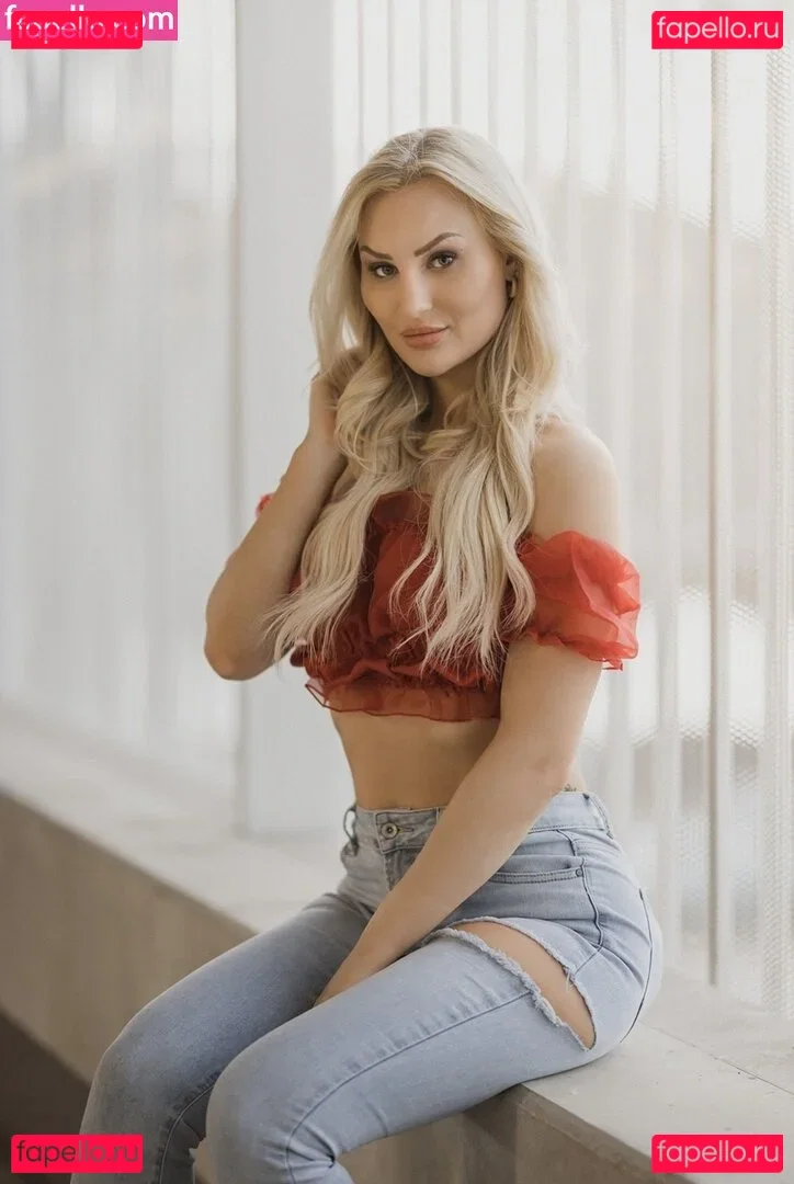 Giulie Hope Santana Onlyfans Photo Gallery 