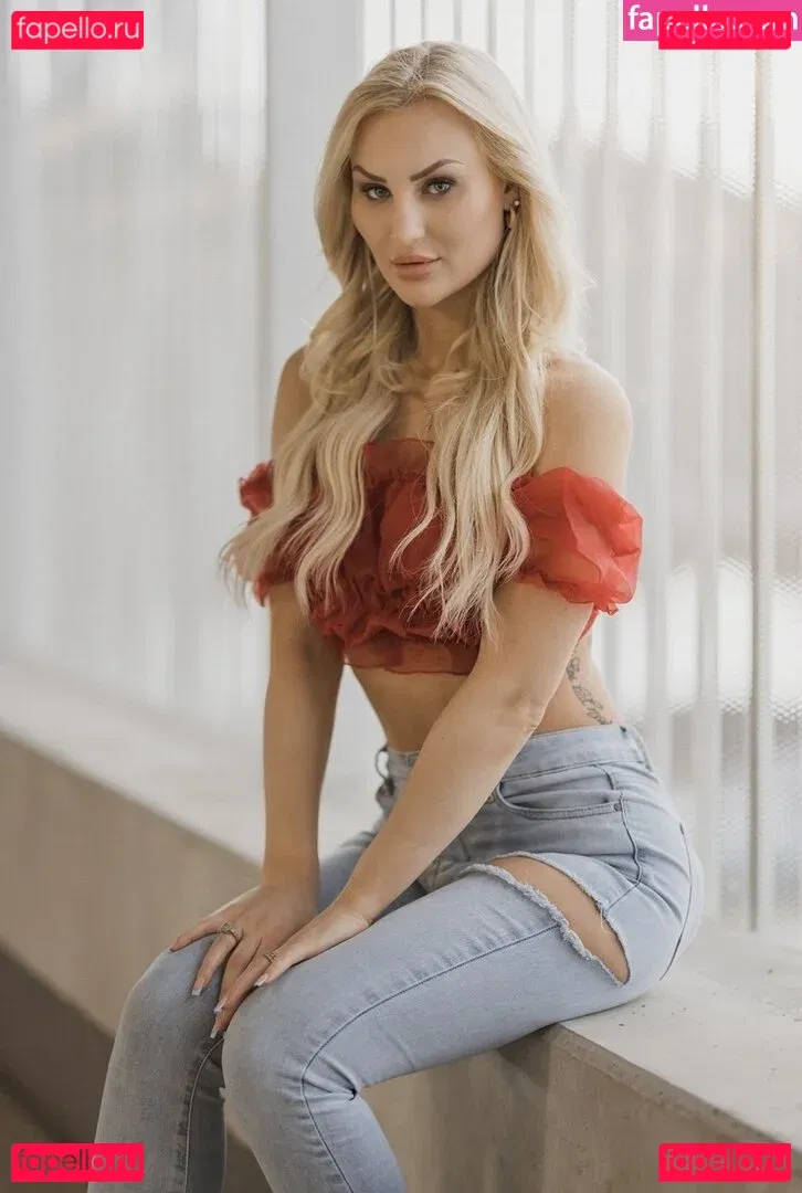 Giulie Hope Santana Onlyfans Photo Gallery 