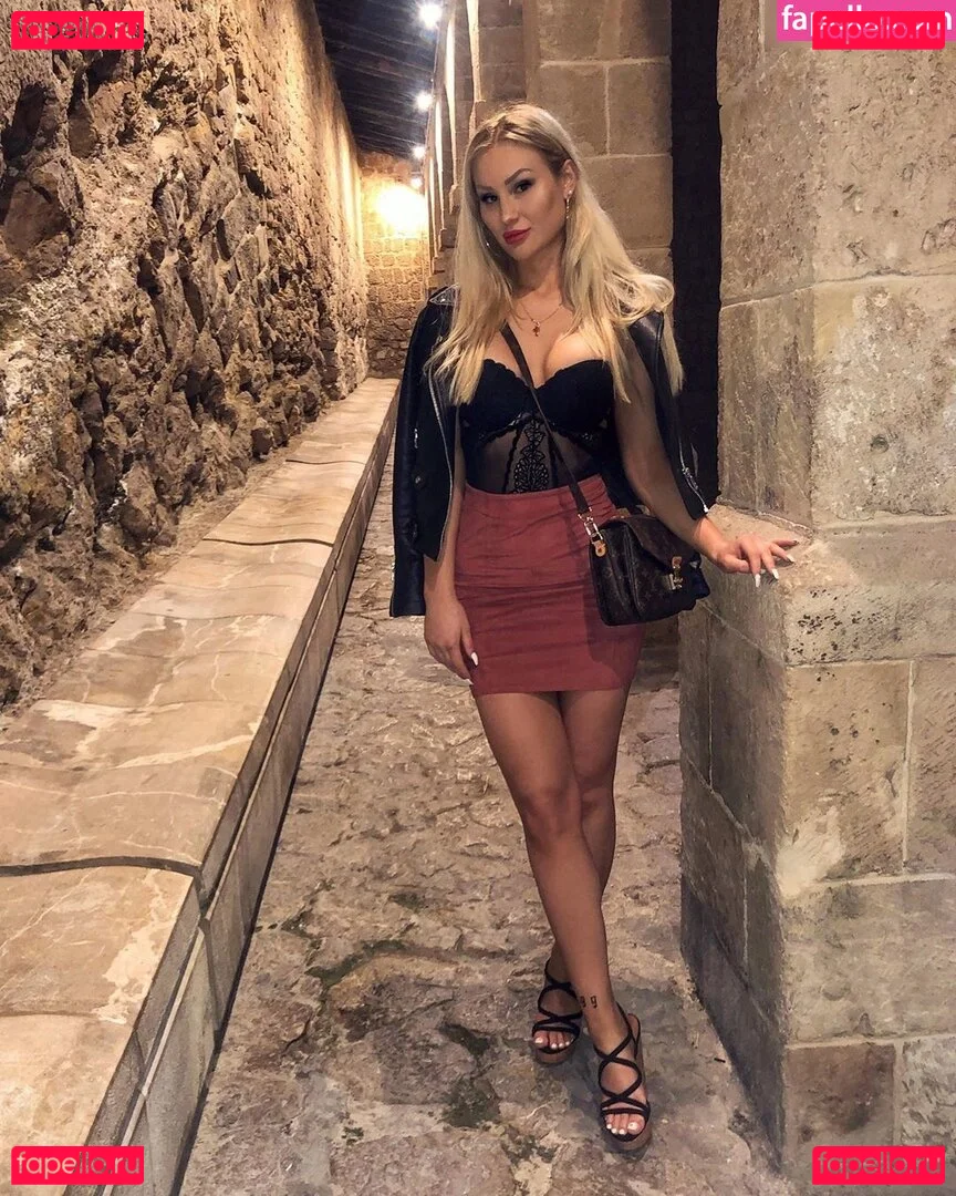 Giulie Hope Santana Onlyfans Photo Gallery 