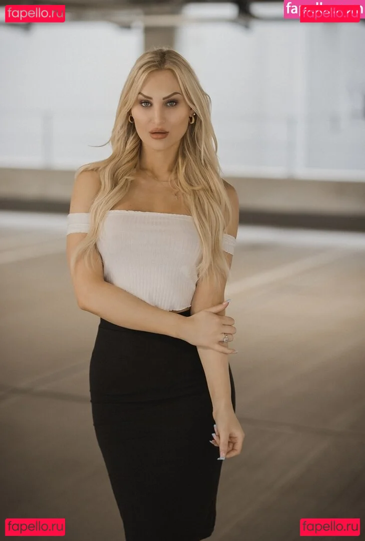 Giulie Hope Santana Onlyfans Photo Gallery 