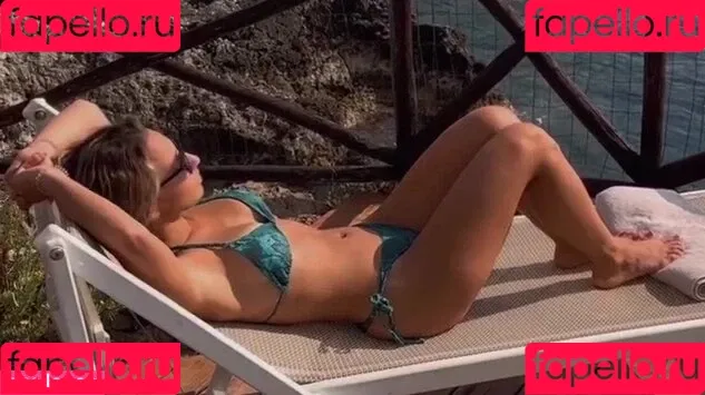 Vicky Justiz Onlyfans Photo Gallery 