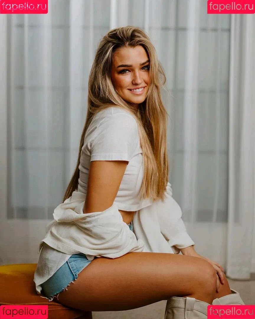 Whitney Robbins Onlyfans Photo Gallery 