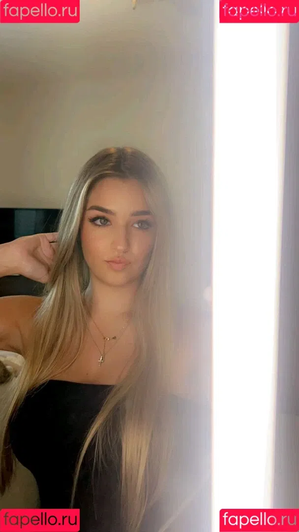 Whitney Robbins Onlyfans Photo Gallery 