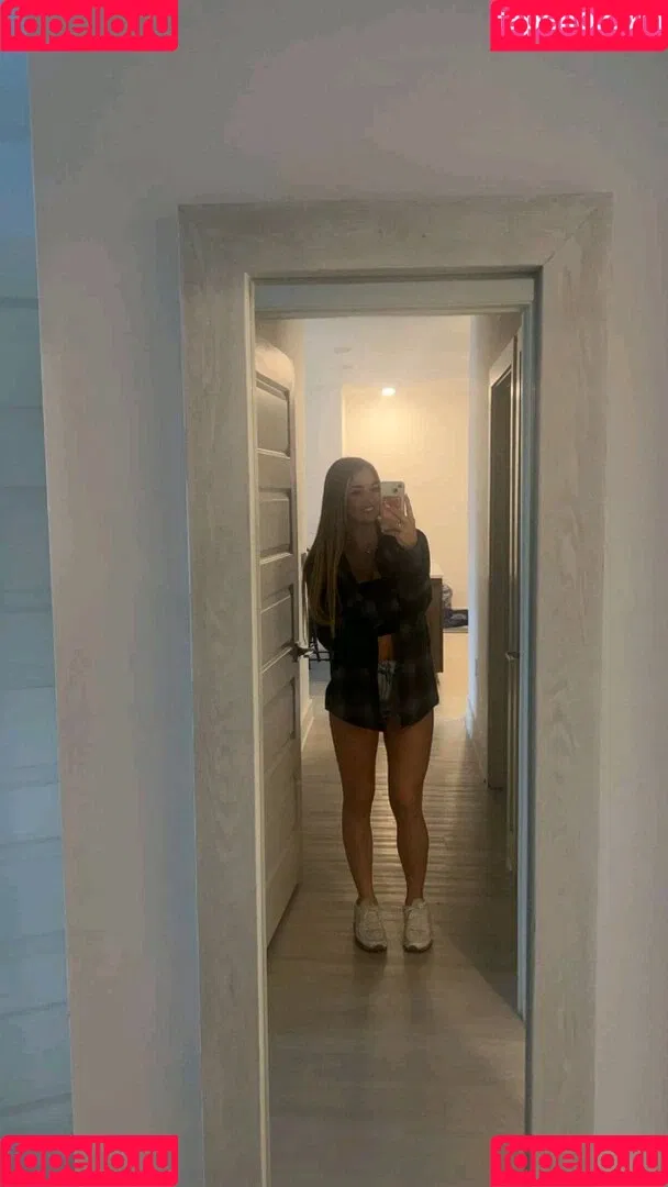 Whitney Robbins Onlyfans Photo Gallery 