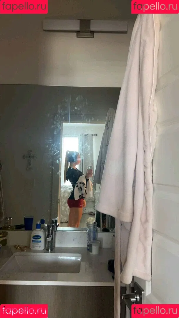 Whitney Robbins Onlyfans Photo Gallery 