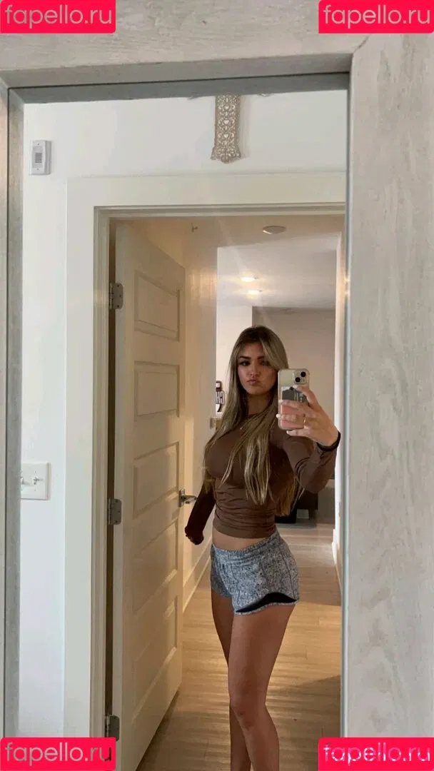 Whitney Robbins Onlyfans Photo Gallery 