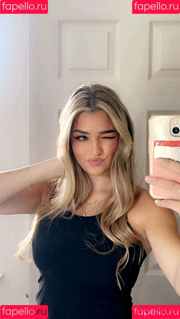 Whitney Robbins Onlyfans Photo Gallery 