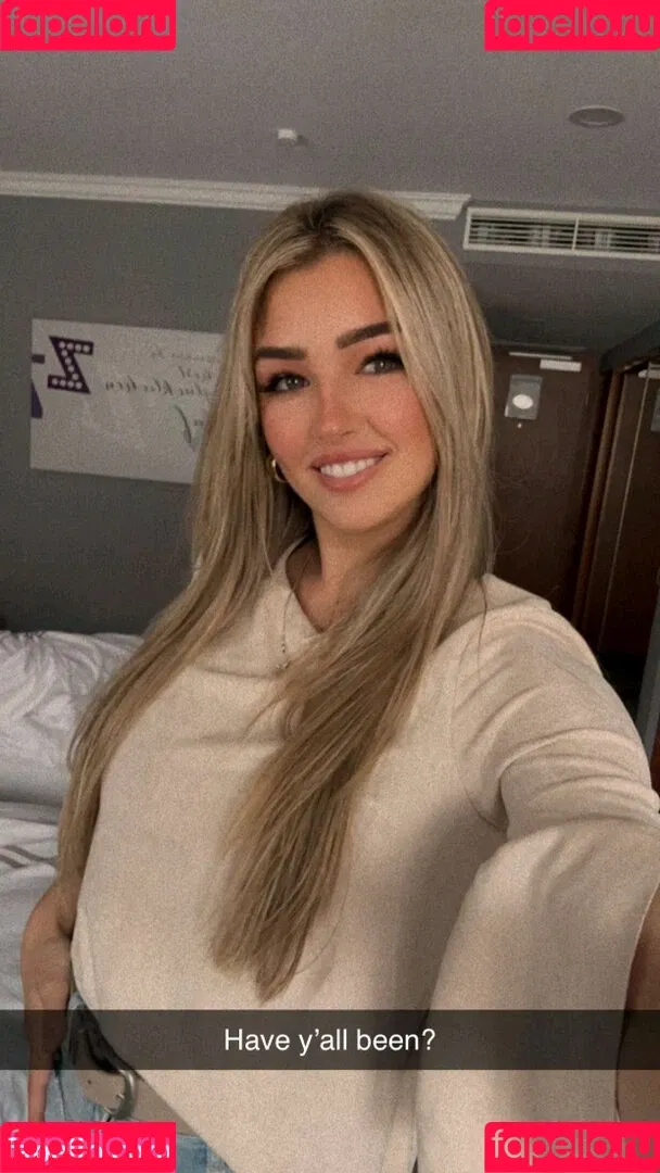 Whitney Robbins Onlyfans Photo Gallery 