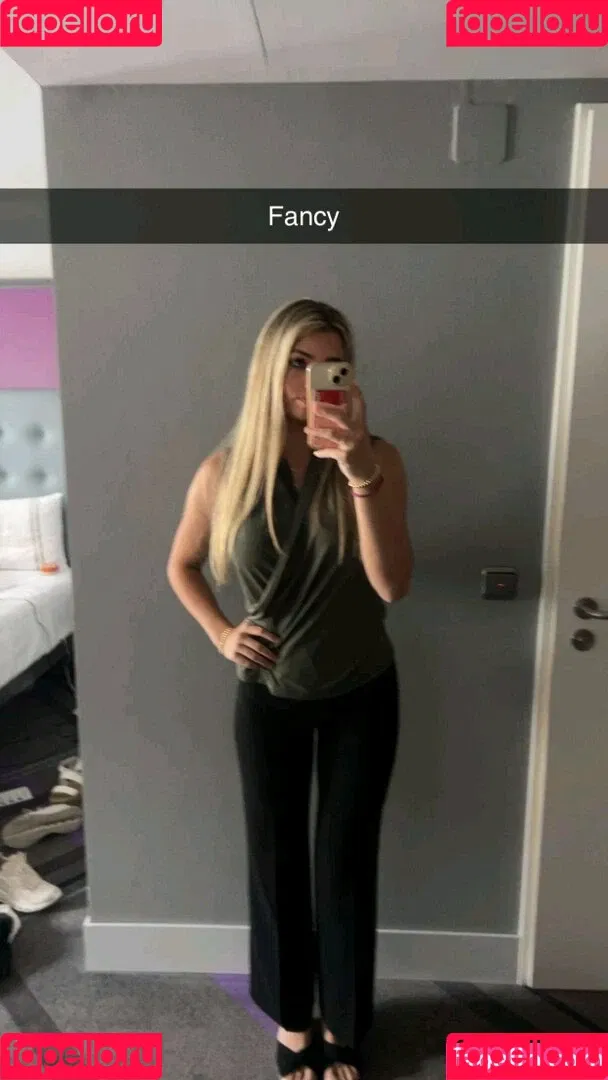 Whitney Robbins Onlyfans Photo Gallery 