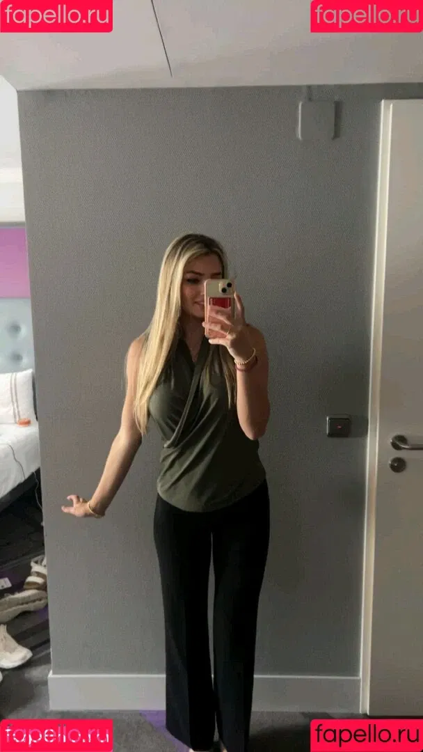 Whitney Robbins Onlyfans Photo Gallery 