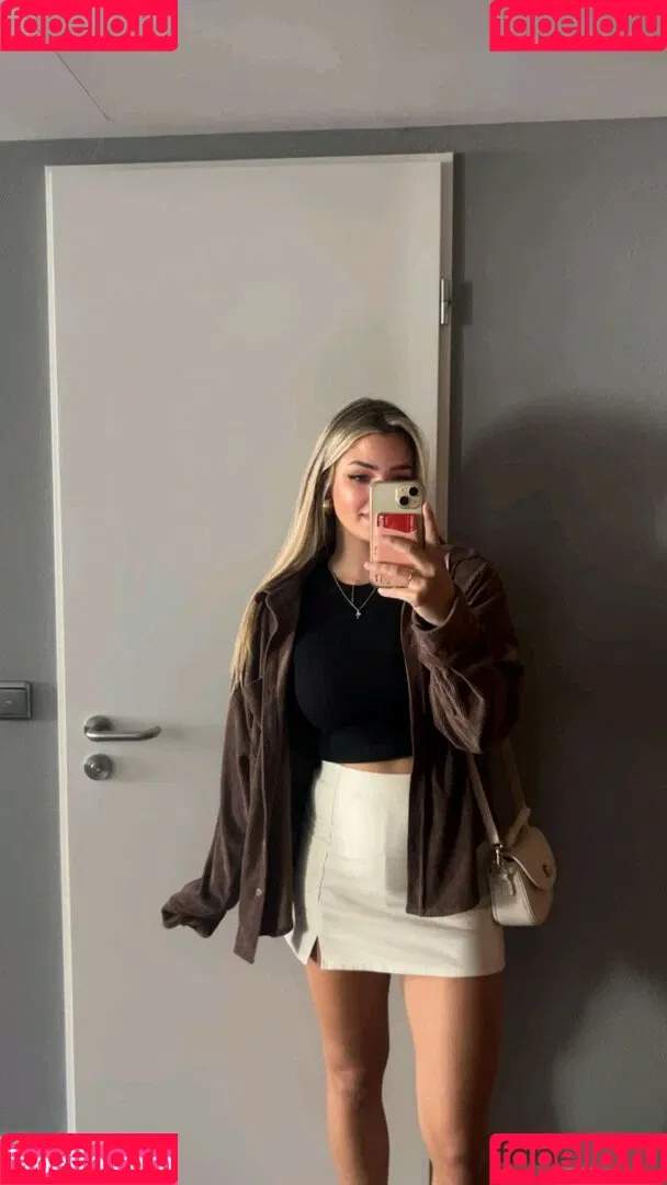 Whitney Robbins Onlyfans Photo Gallery 