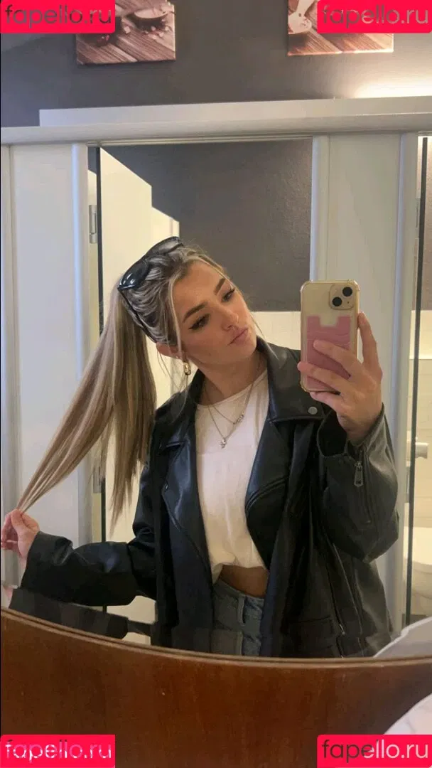 Whitney Robbins Onlyfans Photo Gallery 