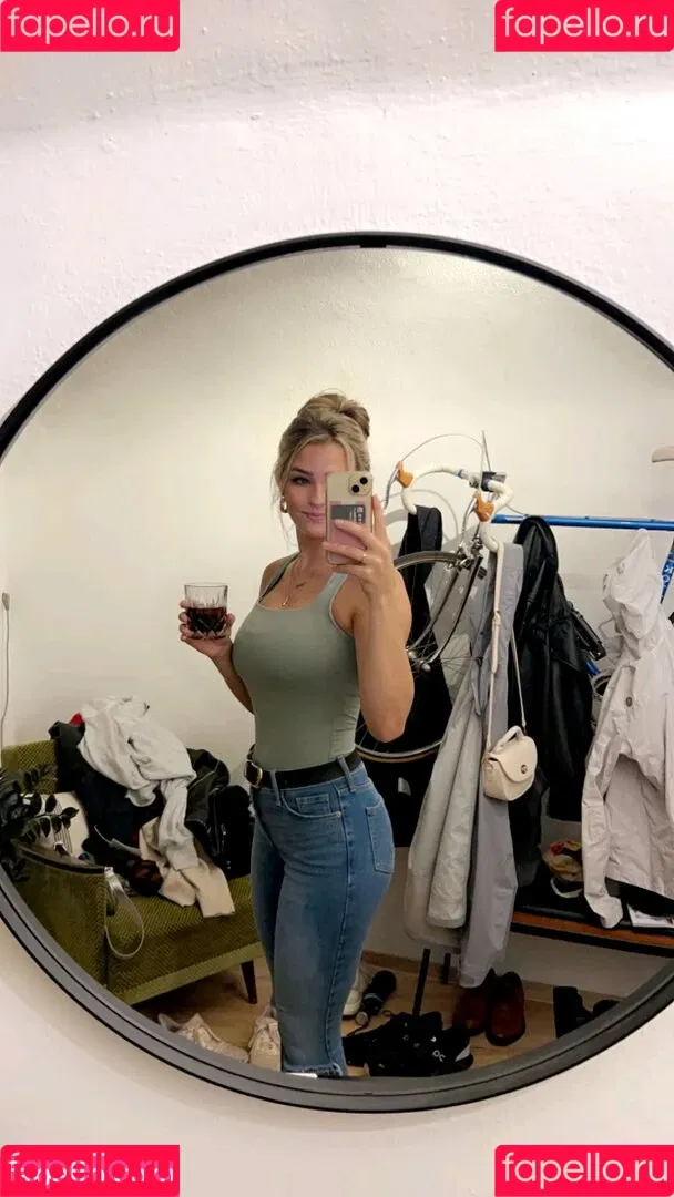 Whitney Robbins Onlyfans Photo Gallery 
