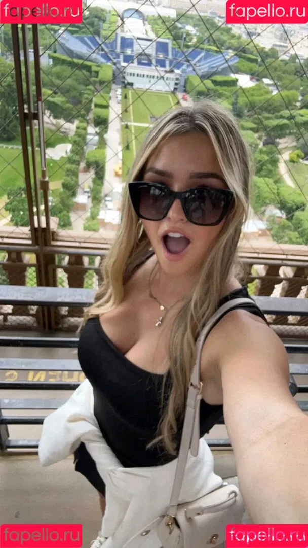 Whitney Robbins Onlyfans Photo Gallery 