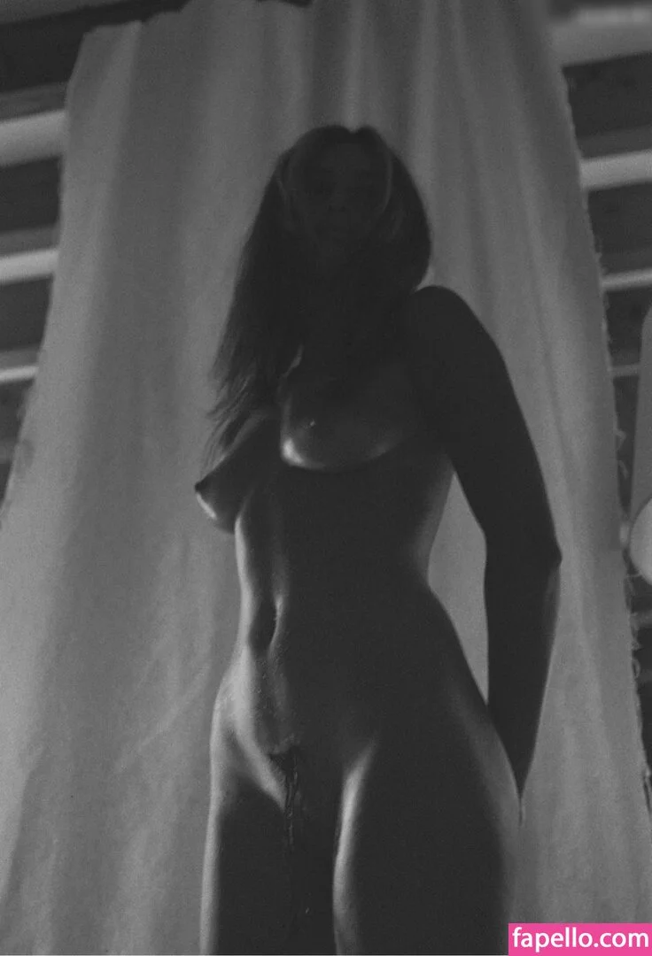 Mia C. Bell / Mia Larelle Onlyfans Photo Gallery 