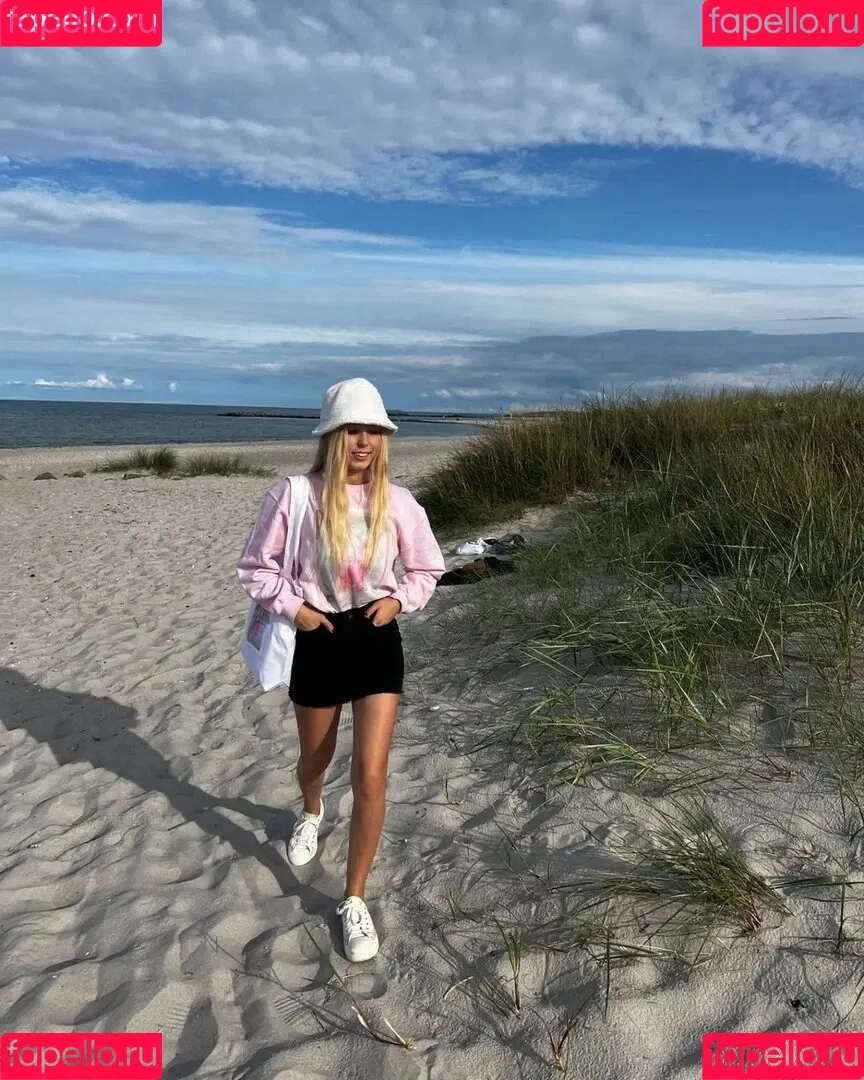 Nina Jürgens Onlyfans Photo Gallery 