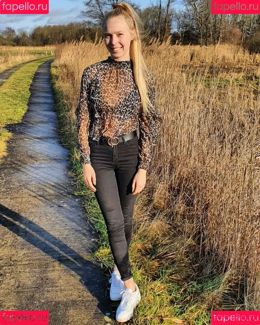 Nina Jürgens Onlyfans Photo Gallery 