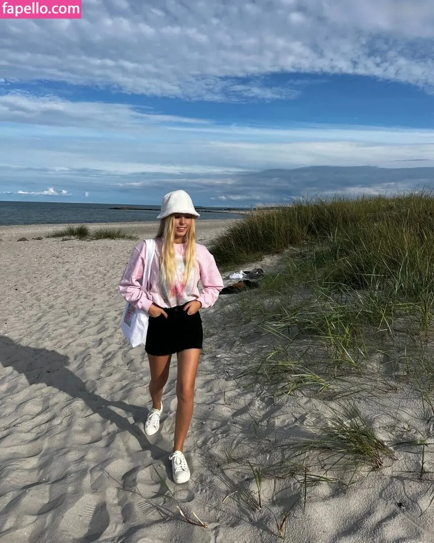 Nina Jürgens Onlyfans Photo Gallery 