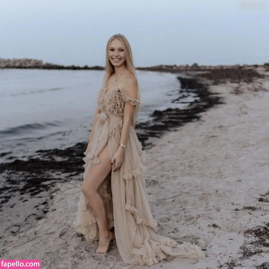 Nina Jürgens Onlyfans Photo Gallery 