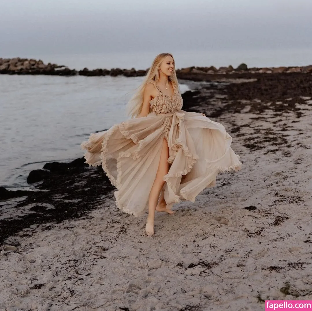 Nina Jürgens Onlyfans Photo Gallery 