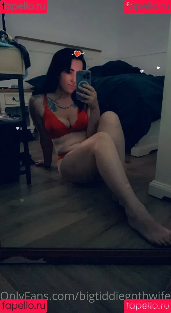 bigtiddiegothwife Onlyfans Photo Gallery 