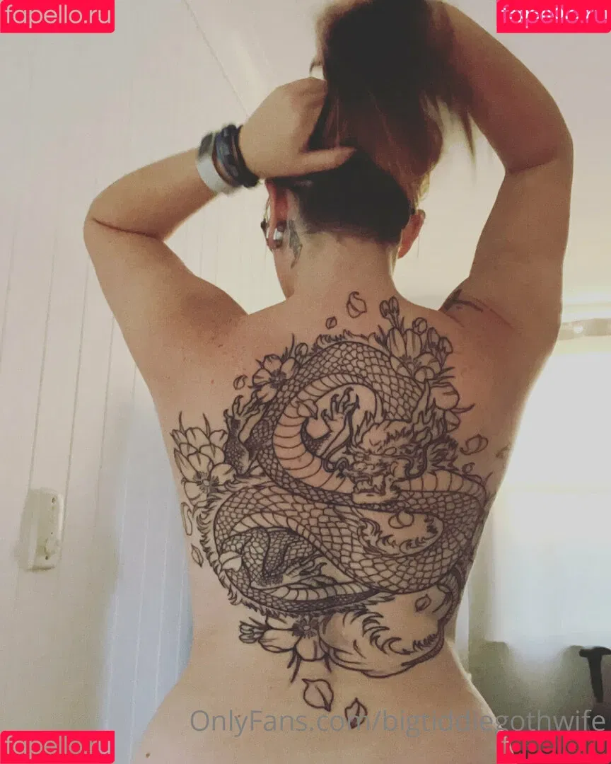 bigtiddiegothwife Onlyfans Photo Gallery 