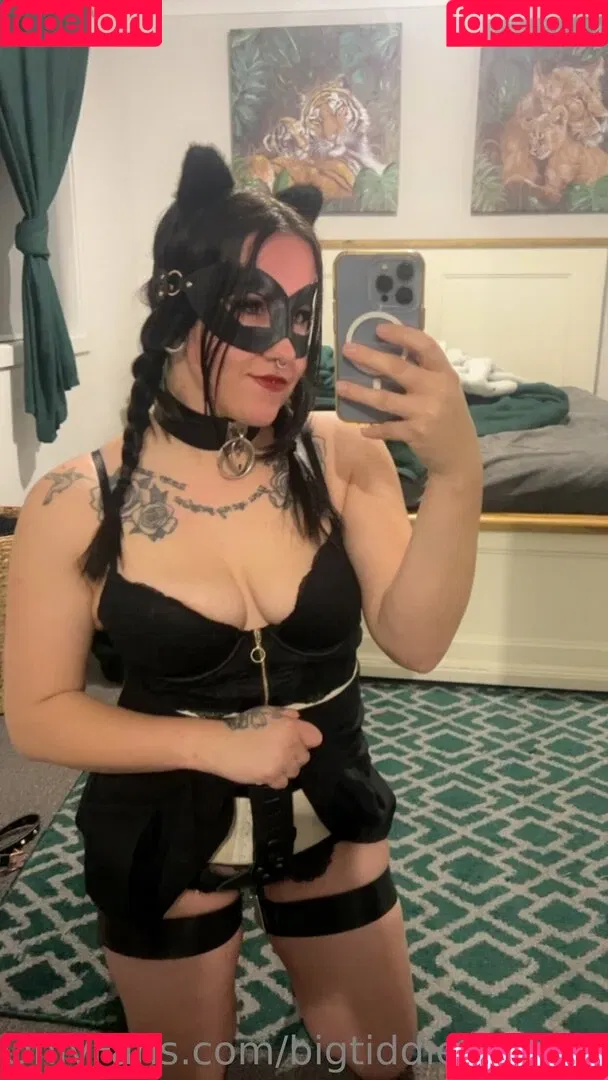 bigtiddiegothwife Onlyfans Photo Gallery 