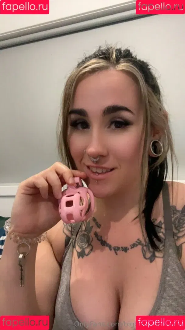 bigtiddiegothwife Onlyfans Photo Gallery 