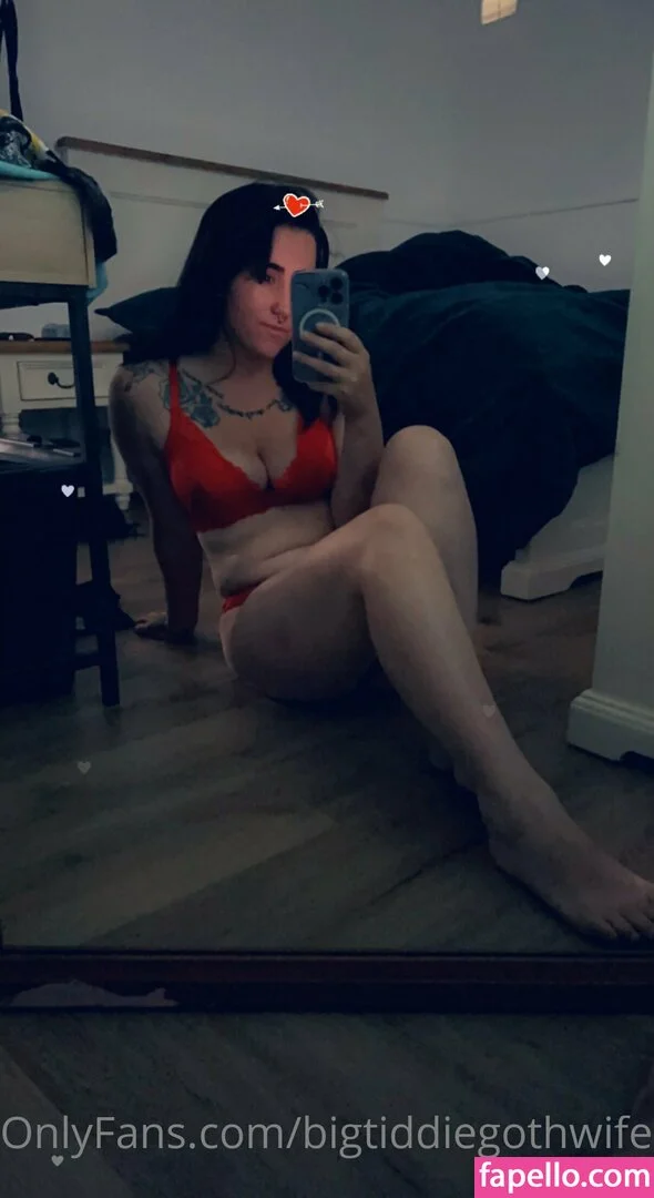 bigtiddiegothwife Onlyfans Photo Gallery 