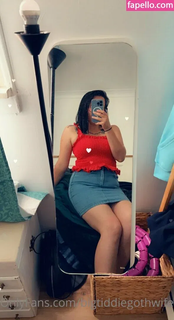 bigtiddiegothwife Onlyfans Photo Gallery 