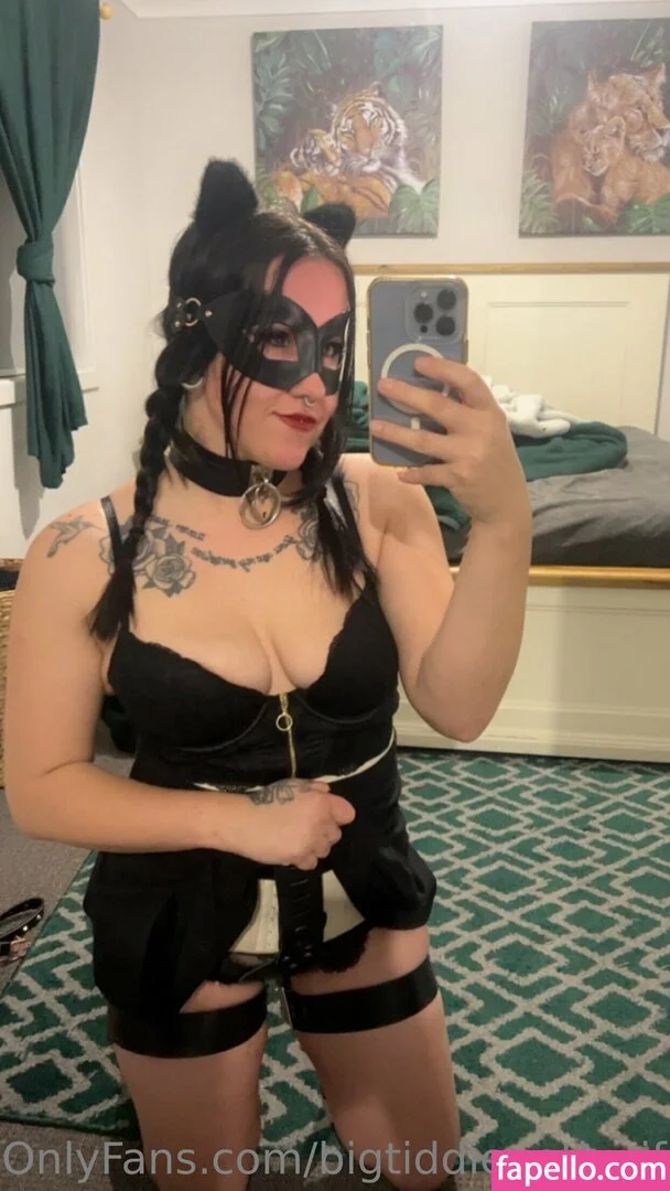 bigtiddiegothwife Onlyfans Photo Gallery 