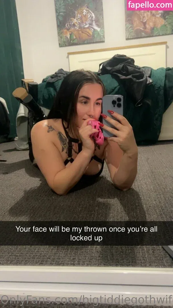 bigtiddiegothwife Onlyfans Photo Gallery 