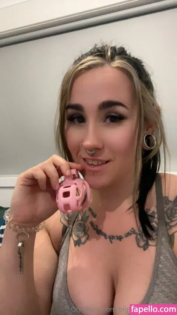 bigtiddiegothwife Onlyfans Photo Gallery 