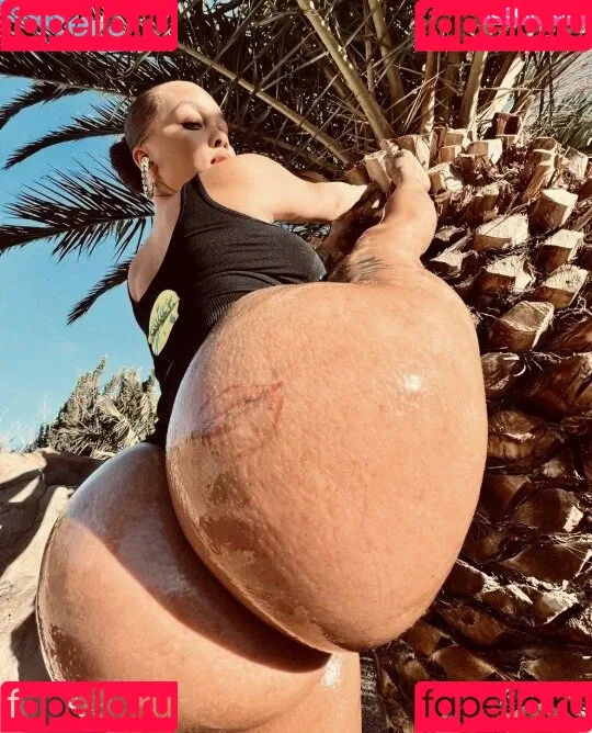 SaraGold Onlyfans Photo Gallery 