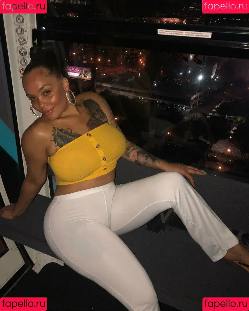 SaraGold Onlyfans Photo Gallery 