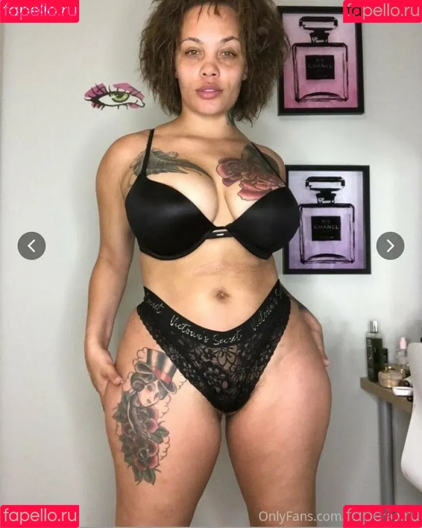 SaraGold Onlyfans Photo Gallery 