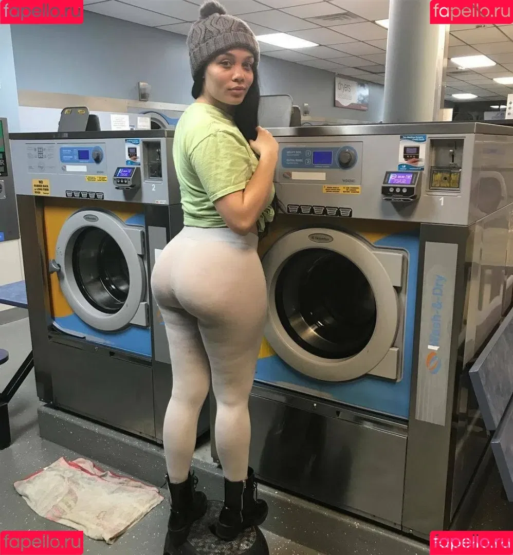 SaraGold Onlyfans Photo Gallery 