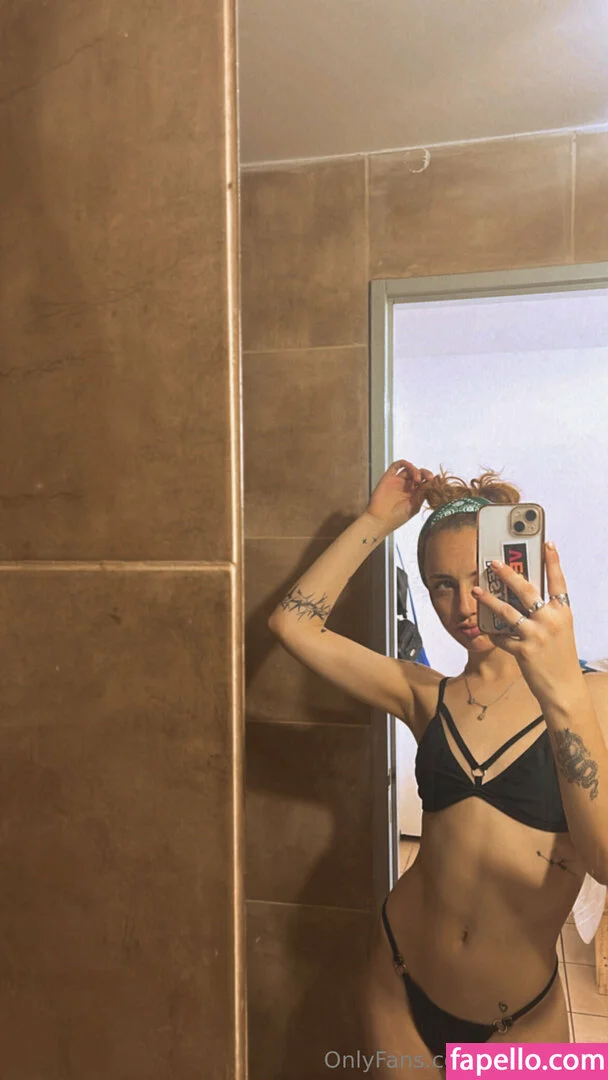 SaraGold Onlyfans Photo Gallery 