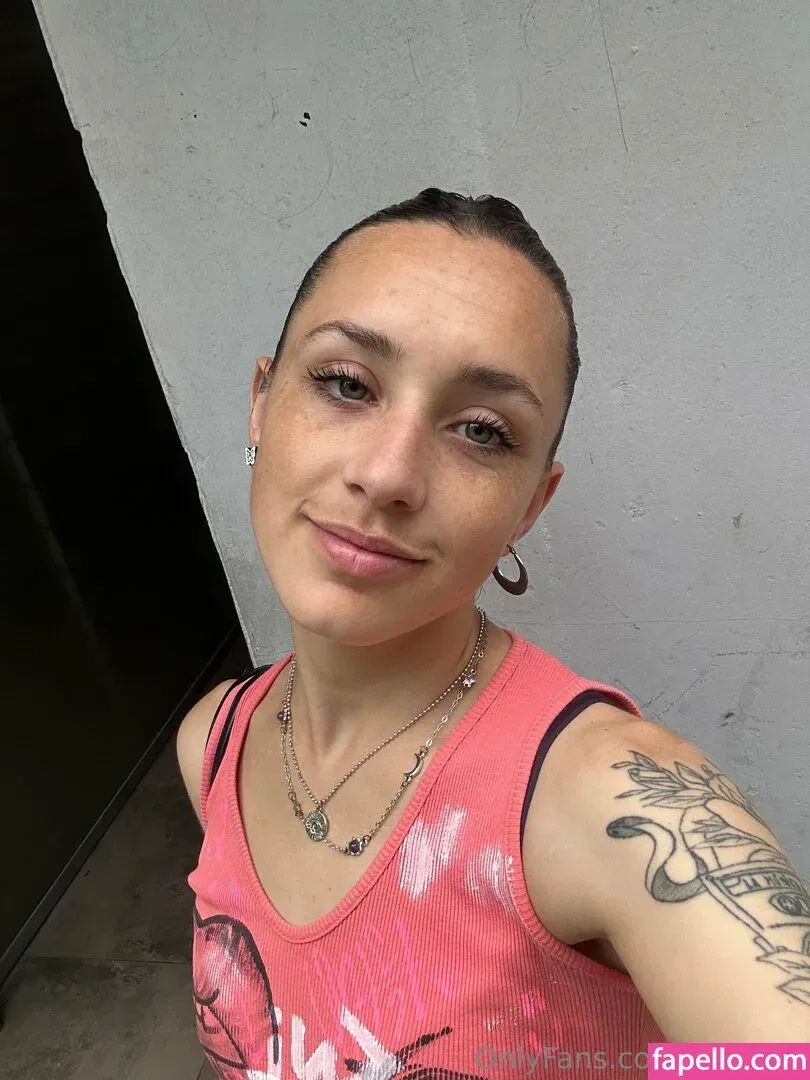 SaraGold Onlyfans Photo Gallery 