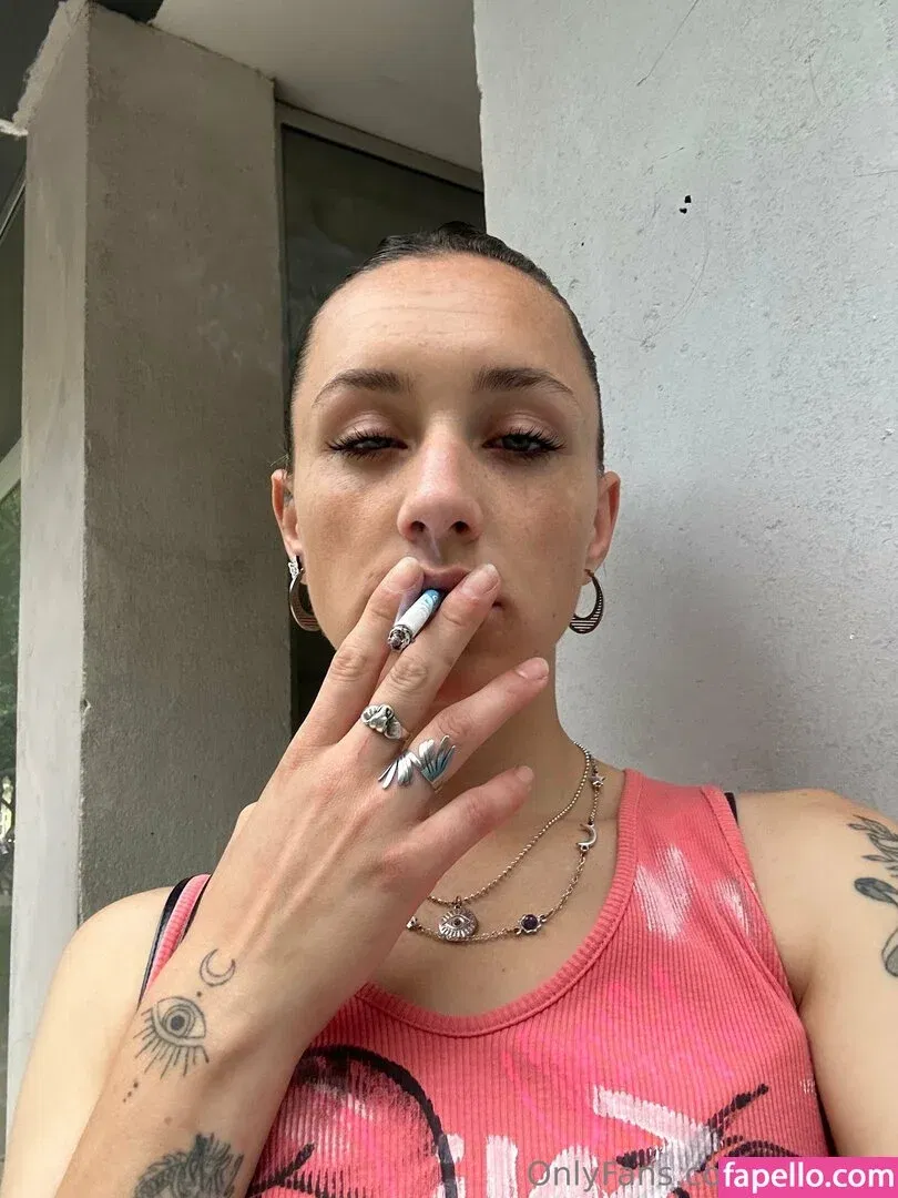 SaraGold Onlyfans Photo Gallery 