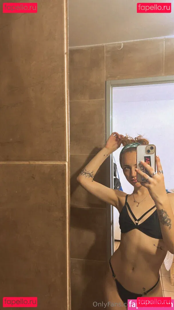 SaraGold Onlyfans Photo Gallery 