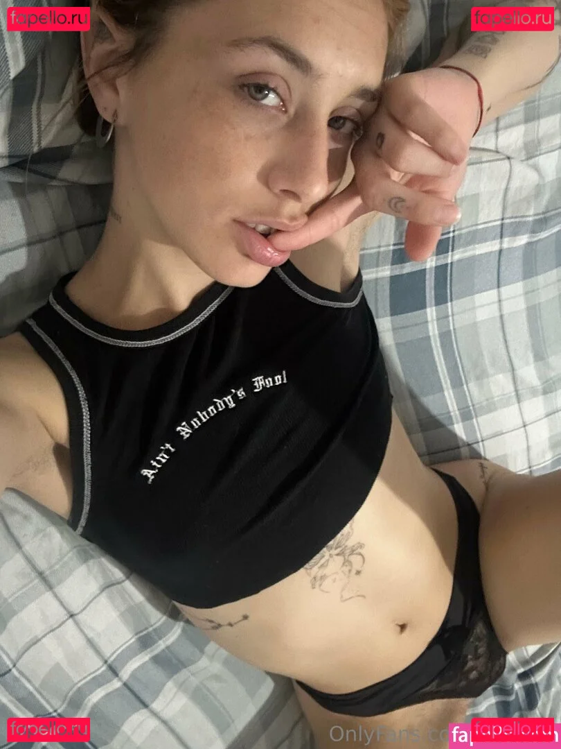 SaraGold Onlyfans Photo Gallery 