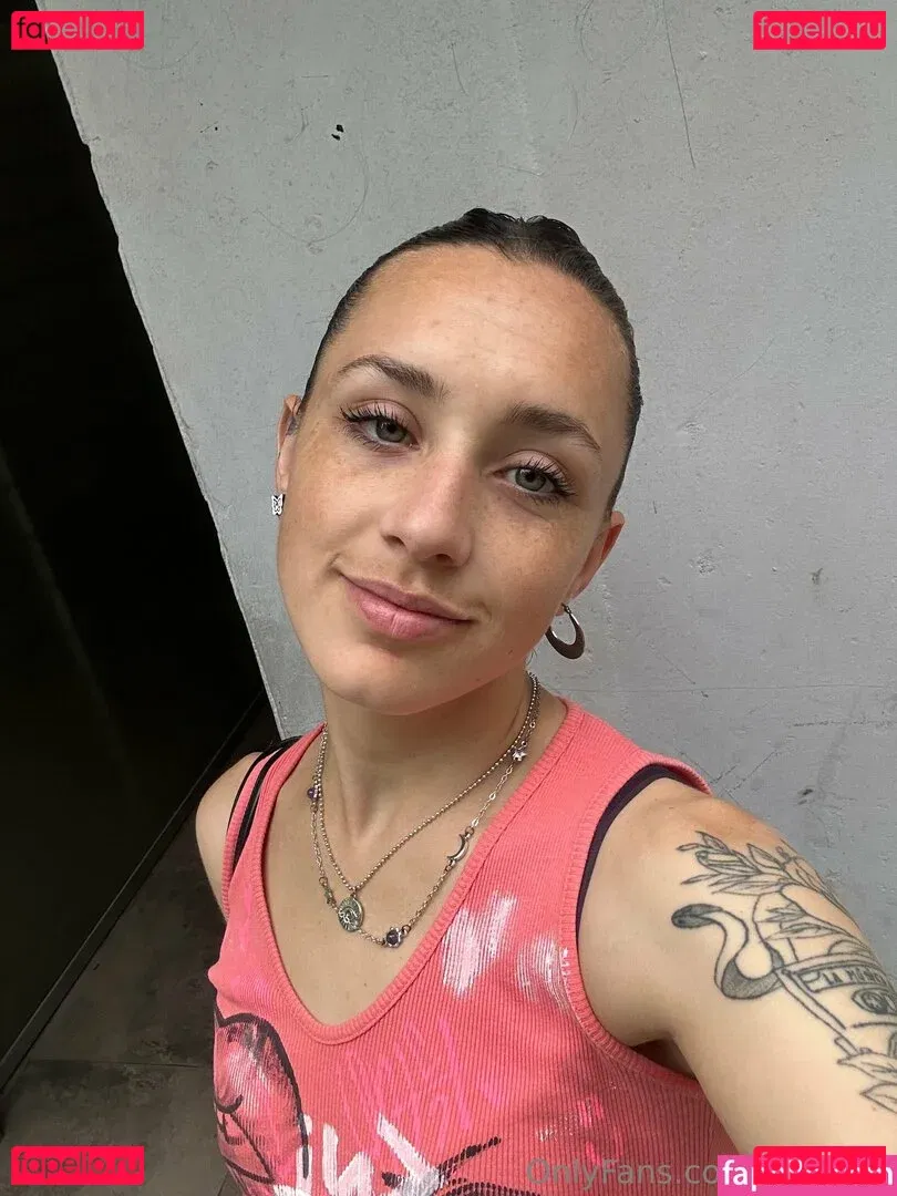 SaraGold Onlyfans Photo Gallery 