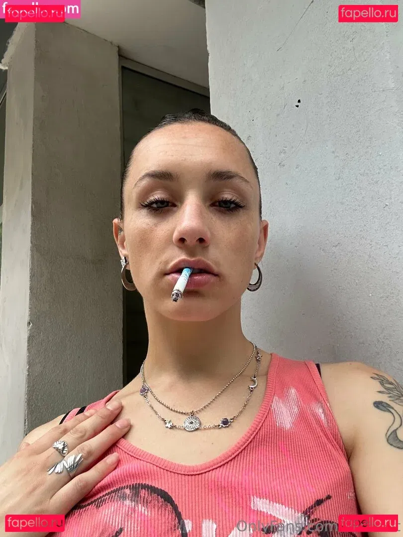 SaraGold Onlyfans Photo Gallery 